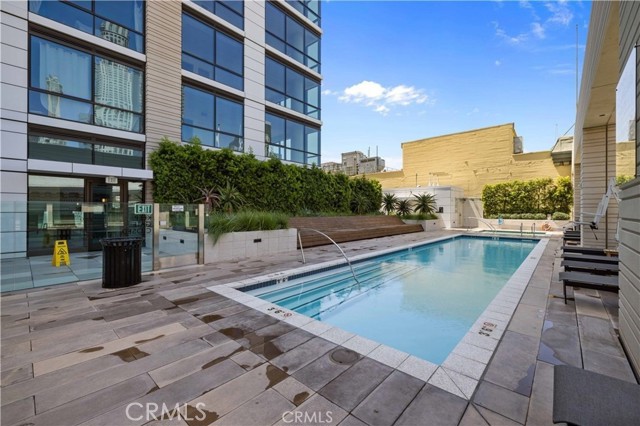400 S Broadway, Los Angeles CA: https://media.crmls.org/medias/fc6912dc-6d67-4b34-8cc2-880b277da0dc.jpg
