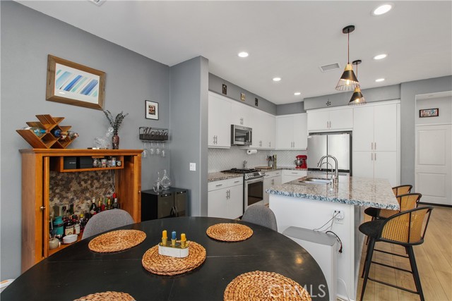 Detail Gallery Image 6 of 53 For 31541 Calle Canto, Temecula,  CA 92592 - 3 Beds | 2/1 Baths