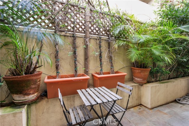 Detail Gallery Image 33 of 33 For 11824 Darlington Ave #102,  Los Angeles,  CA 90049 - 3 Beds | 2/1 Baths
