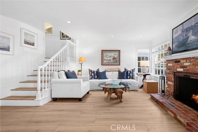 Detail Gallery Image 4 of 40 For 117 Amethyst Ave, Newport Beach,  CA 92662 - 3 Beds | 2 Baths