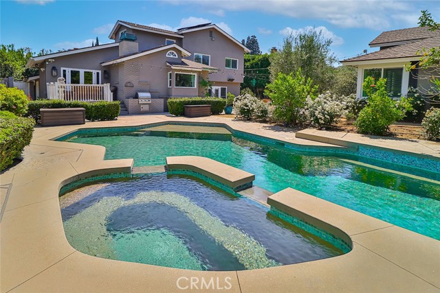 Detail Gallery Image 2 of 74 For 17141 Superior St, Northridge,  CA 91325 - 6 Beds | 4 Baths