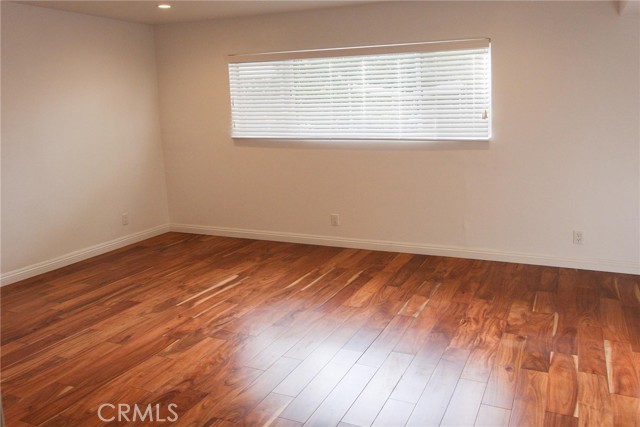 Detail Gallery Image 15 of 25 For 19756 Collier St, Woodland Hills,  CA 91364 - 4 Beds | 2/1 Baths