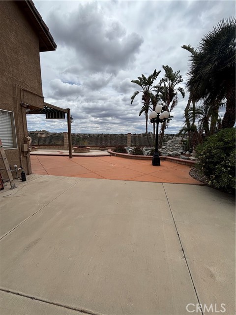17092 Whispering Brook Way, Riverside CA: https://media.crmls.org/medias/fc6c5294-1ef5-41fa-93d5-411e0d4a0f56.jpg