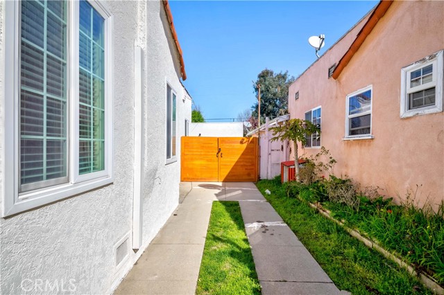 447 Hullett Street, Long Beach, California 90805, 2 Bedrooms Bedrooms, ,2 BathroomsBathrooms,Single Family Residence,For Sale,Hullett,SB24078331