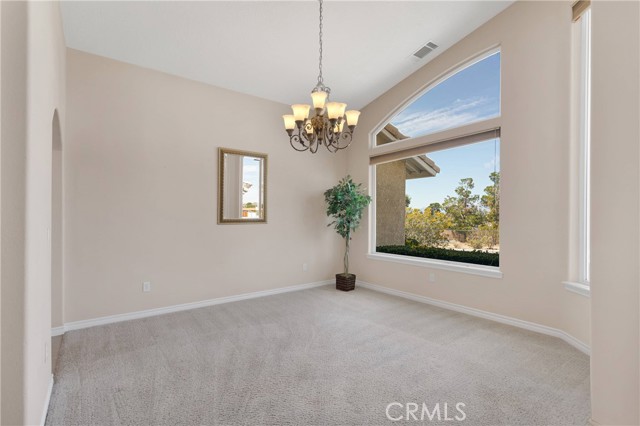 19410 Allegheny Court, Apple Valley CA: https://media.crmls.org/medias/fc6c859c-b93f-40ac-8117-c395052e9a40.jpg