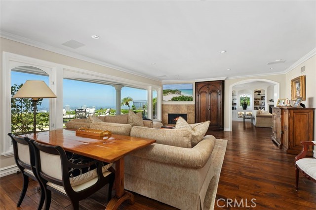 49 Cambria Drive, Corona del Mar CA: https://media.crmls.org/medias/fc6ce034-8ccf-40f5-adff-5e79a855c52e.jpg