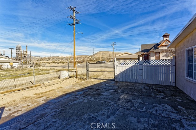 19288 3rd, Oro Grande CA: https://media.crmls.org/medias/fc6cf012-19df-4160-8aa0-9190217c2024.jpg