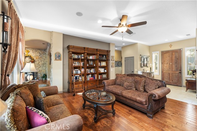 Detail Gallery Image 9 of 55 For 43856 Carentan, Temecula,  CA 92592 - 4 Beds | 2/1 Baths