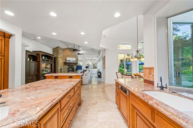 45200 Oak Manor Ct, Temecula CA: https://media.crmls.org/medias/fc6dd6e4-eee5-4cf6-8334-e046a9d6bc20.jpg