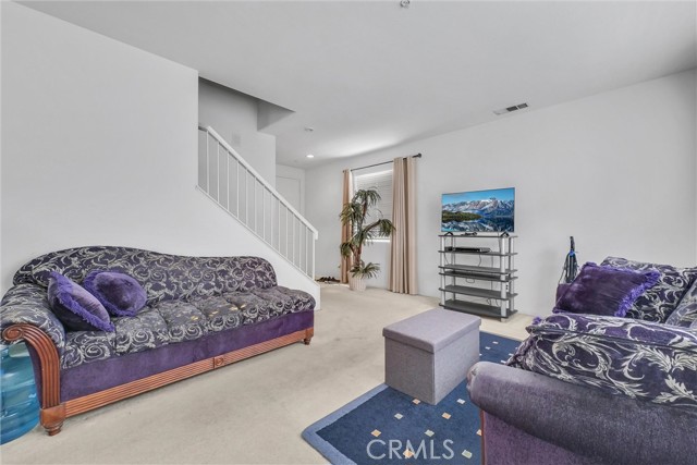 Detail Gallery Image 5 of 39 For 5762 Pine Valley, Fontana,  CA 92336 - 3 Beds | 2/1 Baths