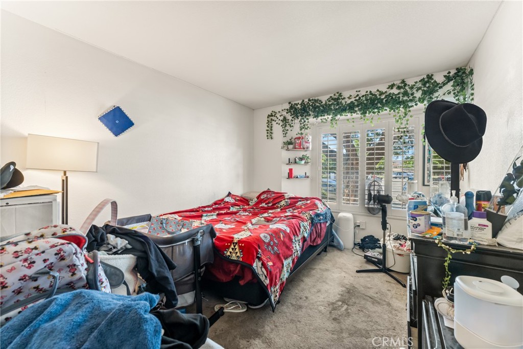 https://media.crmls.org/medias/fc6e0ed1-d2ed-4a42-b32d-ed2497636660.jpg?preset=X-Large