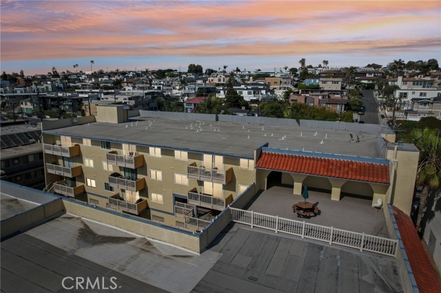 1707 Pacific Coast Highway, Hermosa Beach, California 90254, 2 Bedrooms Bedrooms, ,2 BathroomsBathrooms,Residential,Sold,Pacific Coast Highway,SB24105378