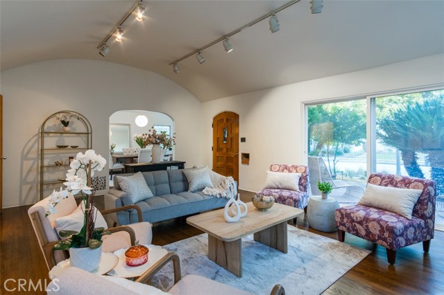 Detail Gallery Image 2 of 40 For 254 S Berkeley Ave, Pasadena,  CA 91107 - 4 Beds | 2 Baths