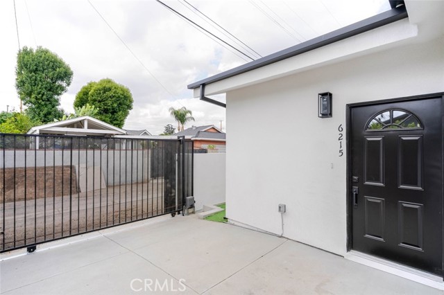 Detail Gallery Image 3 of 21 For 6215 Sylvia Ave, Tarzana,  CA 91335 - 3 Beds | 2 Baths