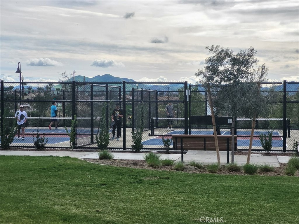 https://media.crmls.org/medias/fc6ee276-47d6-4d71-9f07-cd0dc5143423.jpg?preset=X-Large