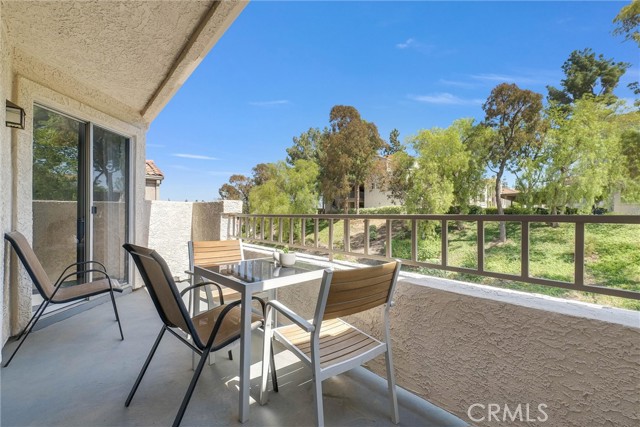Detail Gallery Image 4 of 31 For 1980 Las Colinas Cir #301,  Corona,  CA 92879 - 2 Beds | 2 Baths