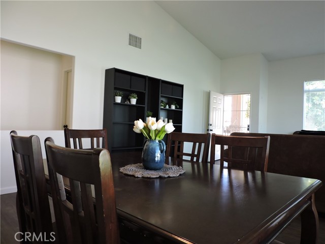 1326 Janes Way, Colton CA: https://media.crmls.org/medias/fc6f83ab-03ef-4520-96fa-c6d896380c44.jpg