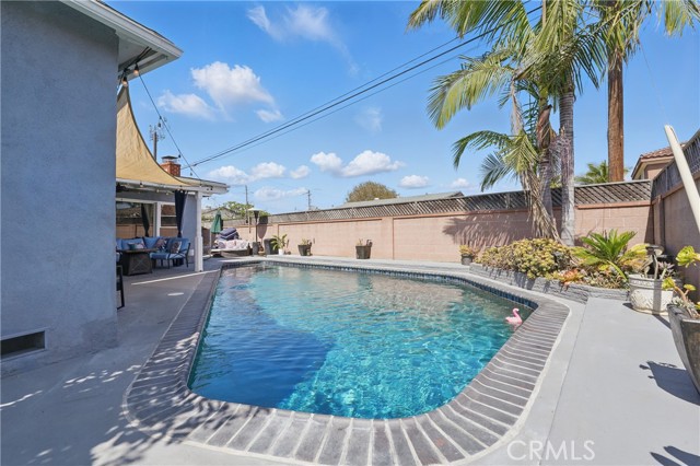 9489 Muroc Street, Bellflower CA: https://media.crmls.org/medias/fc702a7b-9bbe-4c26-979b-f560d1ded5e6.jpg