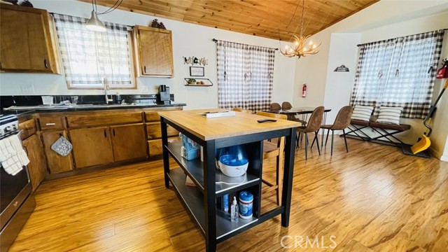 Detail Gallery Image 7 of 44 For 921 Wendy Ave, Big Bear City,  CA 92314 - 2 Beds | 2 Baths