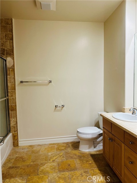 Detail Gallery Image 22 of 26 For 5555 Carpenter Ave #2,  Valley Village,  CA 91607 - 3 Beds | 2/1 Baths