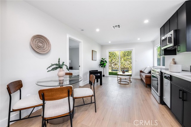 Detail Gallery Image 1 of 15 For 22917 Leonora Dr, Woodland Hills,  CA 91367 - 3 Beds | 2 Baths