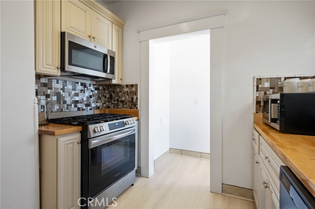 Detail Gallery Image 12 of 47 For 1251 N Commonwealth, Los Angeles,  CA 90029 - – Beds | – Baths