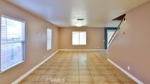 Detail Gallery Image 3 of 30 For 11355 Tondela St, Fontana,  CA 92337 - 5 Beds | 2/1 Baths