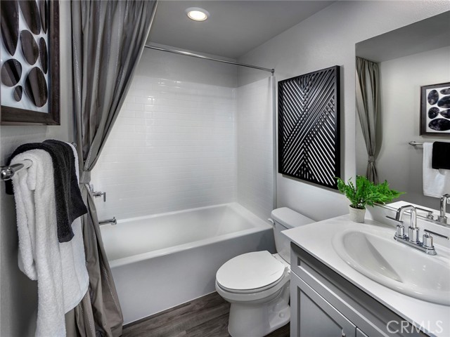 Detail Gallery Image 10 of 14 For 221 Aurora Ln, Pomona,  CA 91767 - 3 Beds | 3 Baths