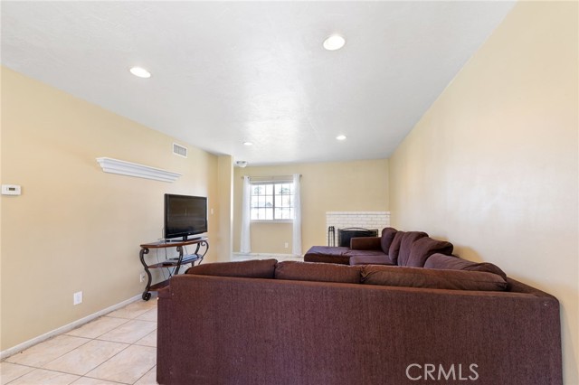 Detail Gallery Image 4 of 16 For 1038 Terryview Ave, Pomona,  CA 91767 - 4 Beds | 2 Baths