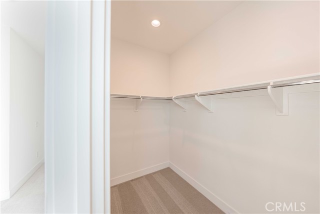 27554 Elderberry Dr, Valencia CA: https://media.crmls.org/medias/fc7535aa-c968-4f49-9918-afcc96a6b7f8.jpg