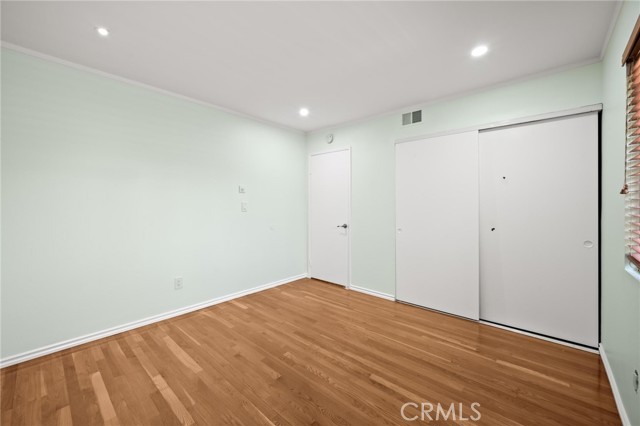 22606 Archwood Street photo 32