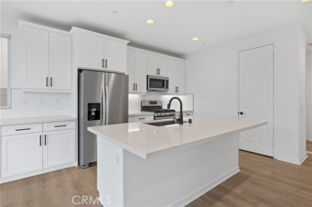 Detail Gallery Image 7 of 44 For 23798 Solaris Ct, Corona,  CA 92883 - 4 Beds | 3 Baths