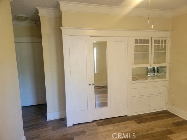 323 W 4th Street, Long Beach CA: https://media.crmls.org/medias/fc77db38-456c-477f-b9f3-b939a0f5e0fa.jpg