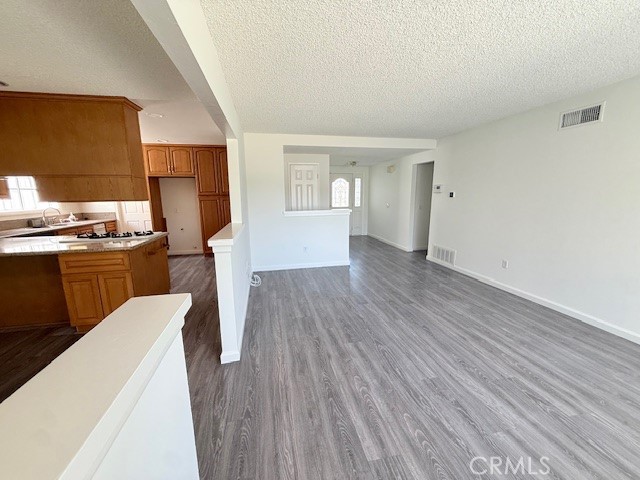 Detail Gallery Image 4 of 35 For 1095 Jadestone Ln, Corona,  CA 92882 - 4 Beds | 2 Baths