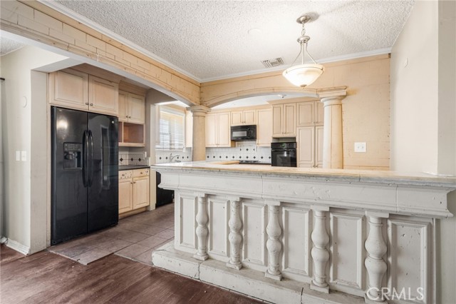 Detail Gallery Image 5 of 31 For 16857 Chatsworth St, Granada Hills,  CA 91344 - 3 Beds | 2 Baths