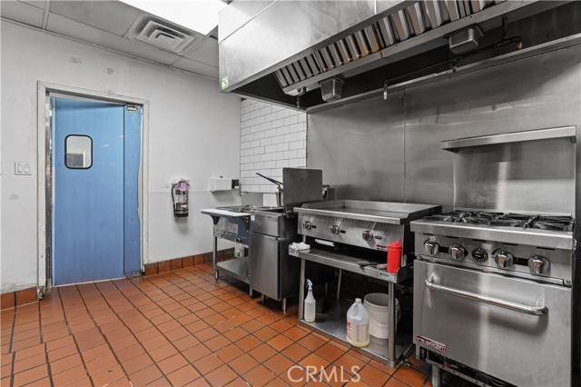 275 9th street, San Bernardino CA: https://media.crmls.org/medias/fc7b3224-ec05-4e3d-8a45-d9978723fd4c.jpg