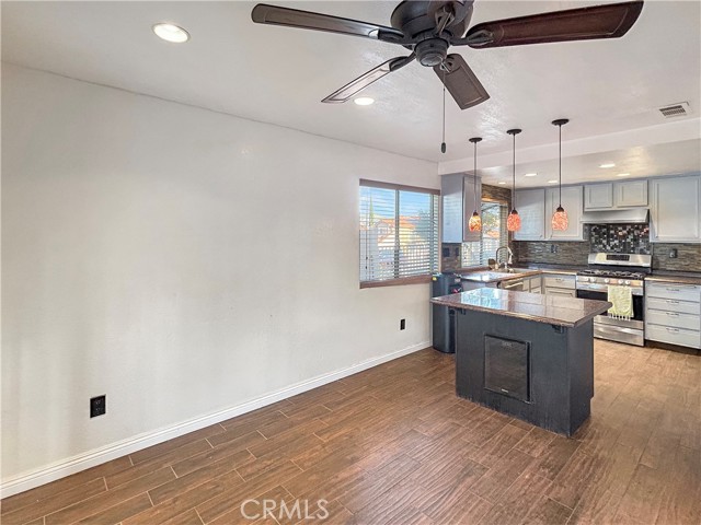 Detail Gallery Image 8 of 20 For 9100 Clay Canyon Dr., Corona,  CA 92883 - 3 Beds | 2/1 Baths