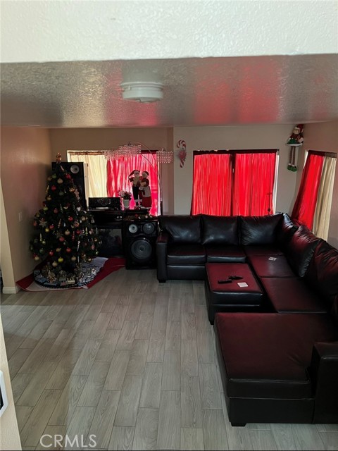 Detail Gallery Image 4 of 20 For 14565 Green River Rd, Victorville,  CA 92394 - 4 Beds | 2/1 Baths