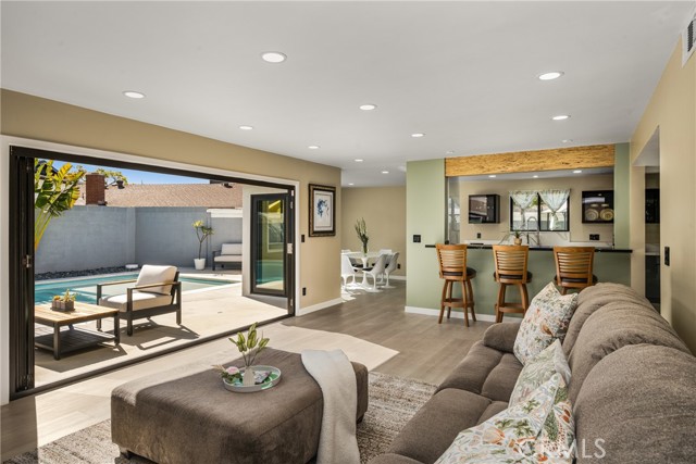 Detail Gallery Image 18 of 64 For 7830 E Ring, Long Beach,  CA 90808 - 4 Beds | 4 Baths