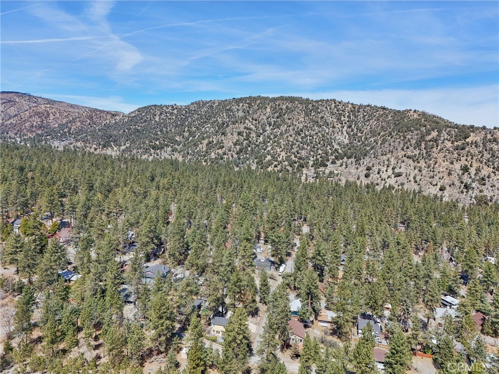 https://media.crmls.org/medias/fc7e5d99-08d3-442a-accb-2befc102def9.jpg?preset=X-Large