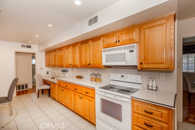 Detail Gallery Image 9 of 30 For 28613 W Worcester Rd, Menifee,  CA 92586 - 2 Beds | 2 Baths