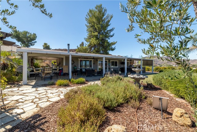 22831 Skylink Drive, Canyon Lake CA: https://media.crmls.org/medias/fc7ece6f-aef8-4a7c-947c-fae6ff35389b.jpg