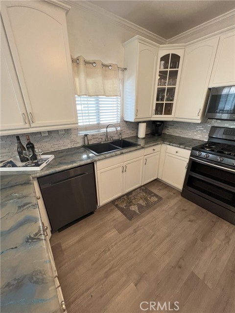 Detail Gallery Image 5 of 16 For 657 W 1st St, San Pedro,  CA 90731 - 3 Beds | 2 Baths