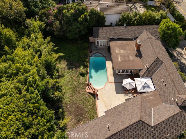 Detail Gallery Image 25 of 38 For 2072 Coldwater Canyon, Beverly Hills,  CA 90210 - 4 Beds | 4/1 Baths