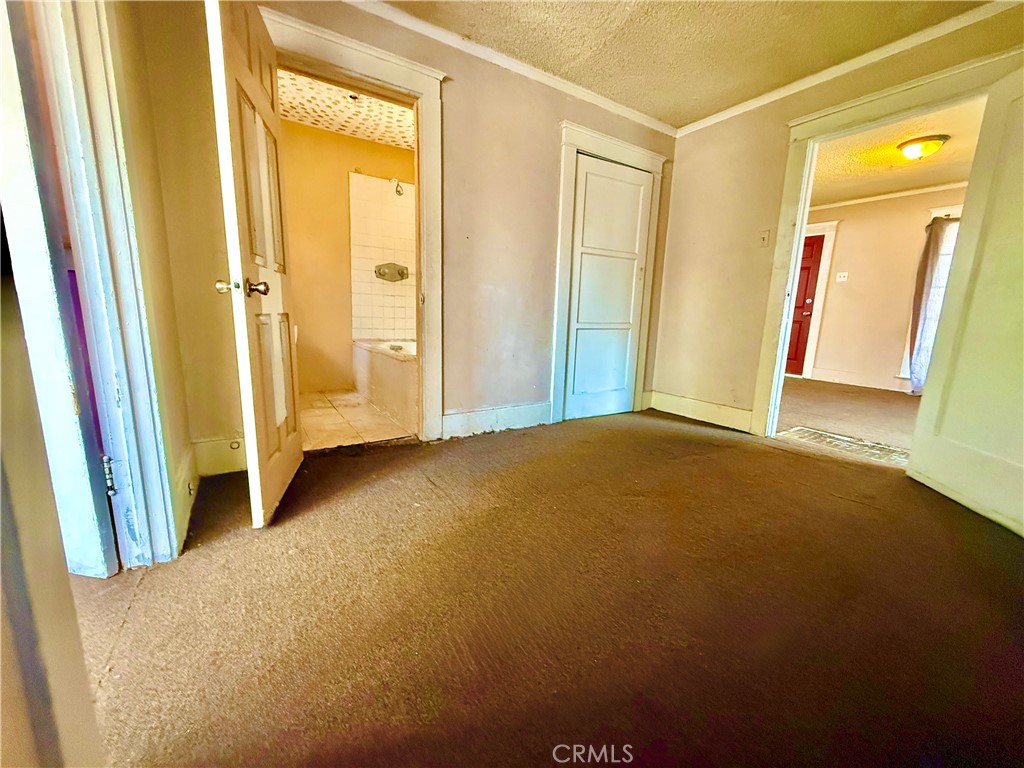 https://media.crmls.org/medias/fc7f3ad4-3093-4029-9972-c75d34b5ee87.jpg?preset=X-Large