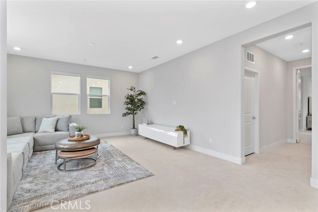 Detail Gallery Image 26 of 74 For 27018 California Ct, Valencia,  CA 91381 - 4 Beds | 4/1 Baths