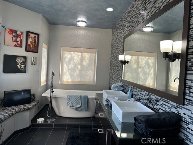 28856 Yosemite Place, Canyon Lake CA: https://media.crmls.org/medias/fc7f8fb2-91ac-4f36-b263-a77228db5219.jpg
