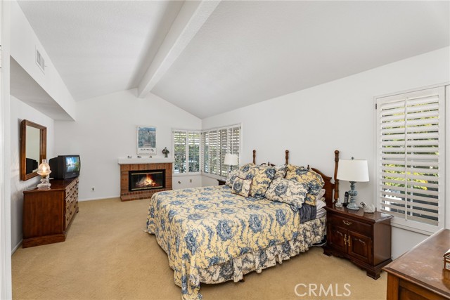 50 Emerald, Irvine CA: https://media.crmls.org/medias/fc7ff810-6b47-45e6-92d0-a2dfb013cba6.jpg