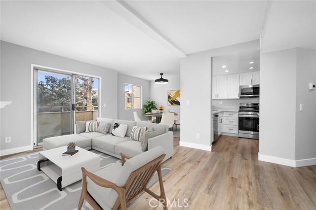 645 Chestnut Avenue, Long Beach CA: https://media.crmls.org/medias/fc80af08-d58d-4d4c-a19c-f5f6deb826cd.jpg