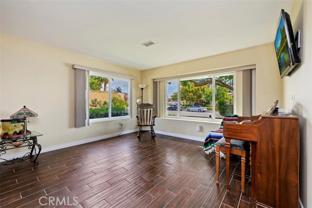 Detail Gallery Image 4 of 26 For 5829 Aurora Ave, Jurupa Valley,  CA 91752 - 4 Beds | 2/1 Baths